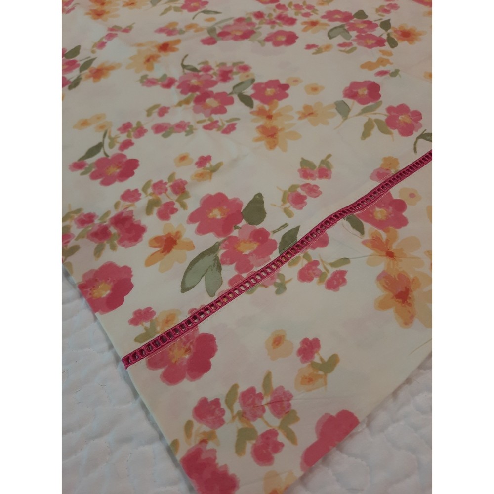 Vintage, 2 Floral Pillow Cases Standard 29" x 19"
